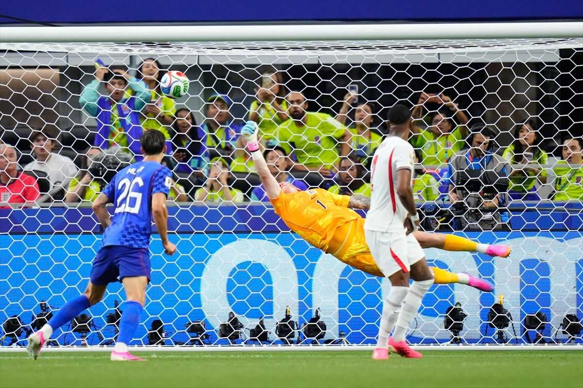 SLAVLJE ENGLEZA: Vatreni pali u drugom poluvremenu, Livaković spašavao od većeg poraza