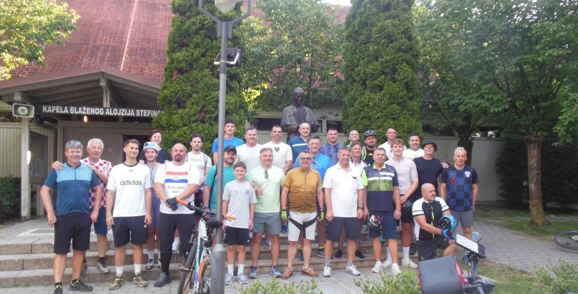 Hrvati HKŽ München krenuli prema Altöttingu / Foto: Fenix (Fra Jozo Župić)