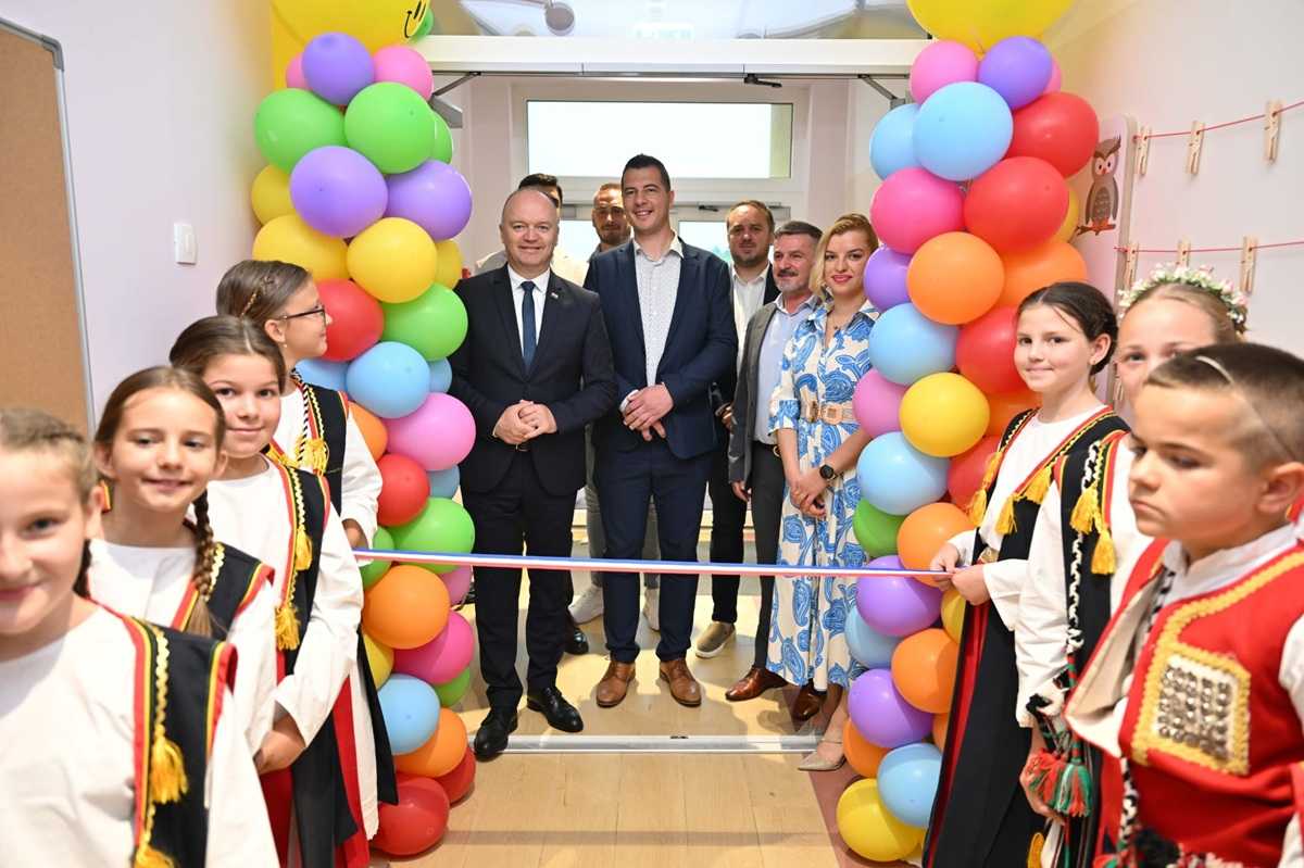 OTVOREN NOVI DJEČJI VRTIĆ „ANA“ U DICMU: Ulaganje u djecu najbolje je ulaganje u budućnost OTVOREN NOVI DJEČJI VRTIĆ „ANA“ U DICMU: Ulaganje u djecu najbolje je ulaganje u budućnost