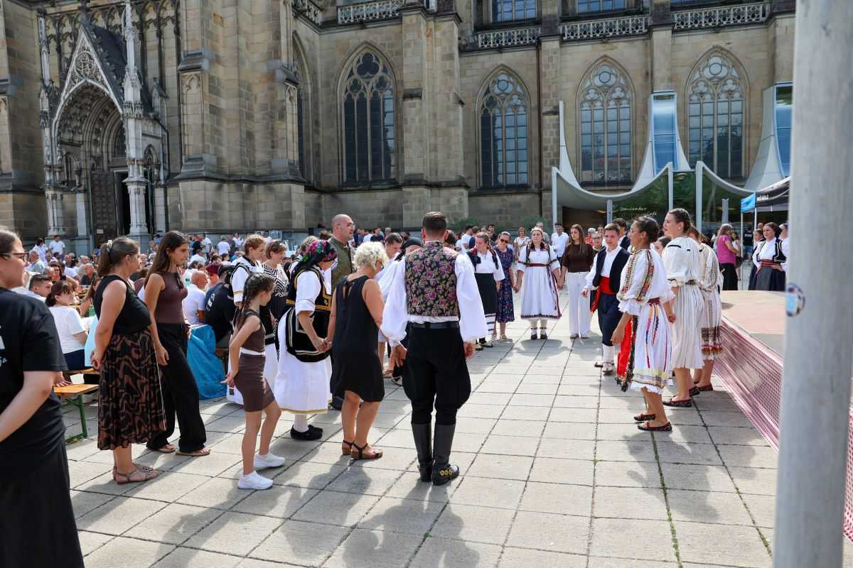 TRI VELIKA JUBILEJA HRVATA U GORNJOJ AUSTRIJI: Od prvih misa za hrvatske izbjeglice do 80 godina dušobrižništva TRI VELIKA JUBILEJA HRVATA U GORNJOJ AUSTRIJI: Od prvih misa za hrvatske izbjeglice do 80 godina dušobrižništva