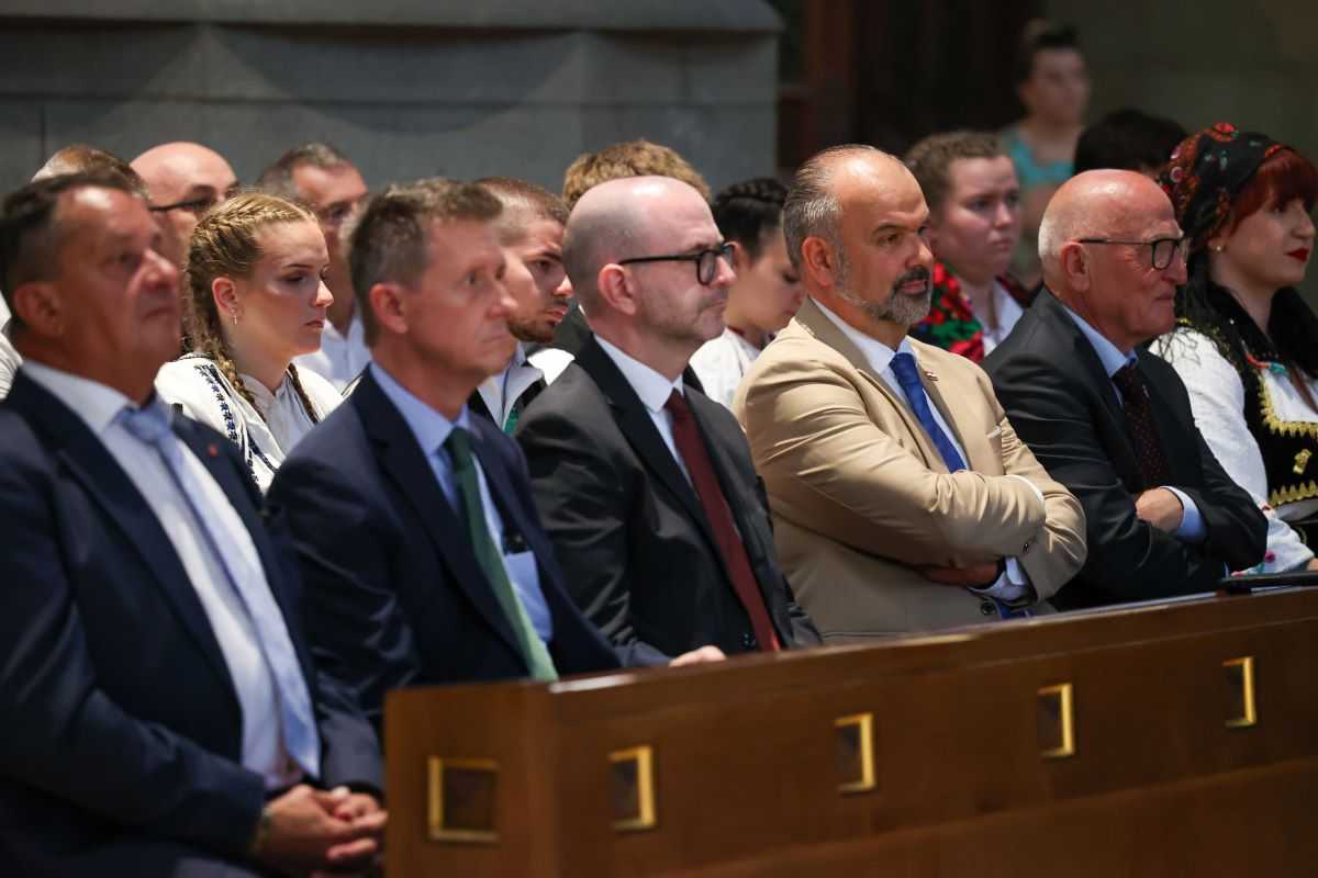 TRI VELIKA JUBILEJA HRVATA U GORNJOJ AUSTRIJI: Od prvih misa za hrvatske izbjeglice do 80 godina dušobrižništva TRI VELIKA JUBILEJA HRVATA U GORNJOJ AUSTRIJI: Od prvih misa za hrvatske izbjeglice do 80 godina dušobrižništva