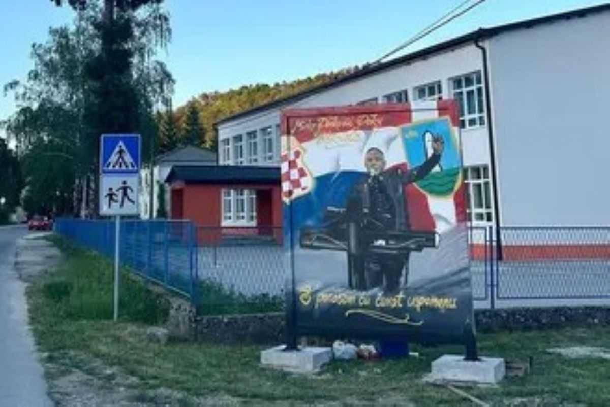 “S PONOSOM ĆU ČUVATI USPOMENU”: Prerano preminulom pjevaču odraslom u Berlinu postavljen mural u njegovu Podhumu “S PONOSOM ĆU ČUVATI USPOMENU”: Prerano preminulom pjevaču odraslom u Berlinu postavljen mural u njegovu Podhumu