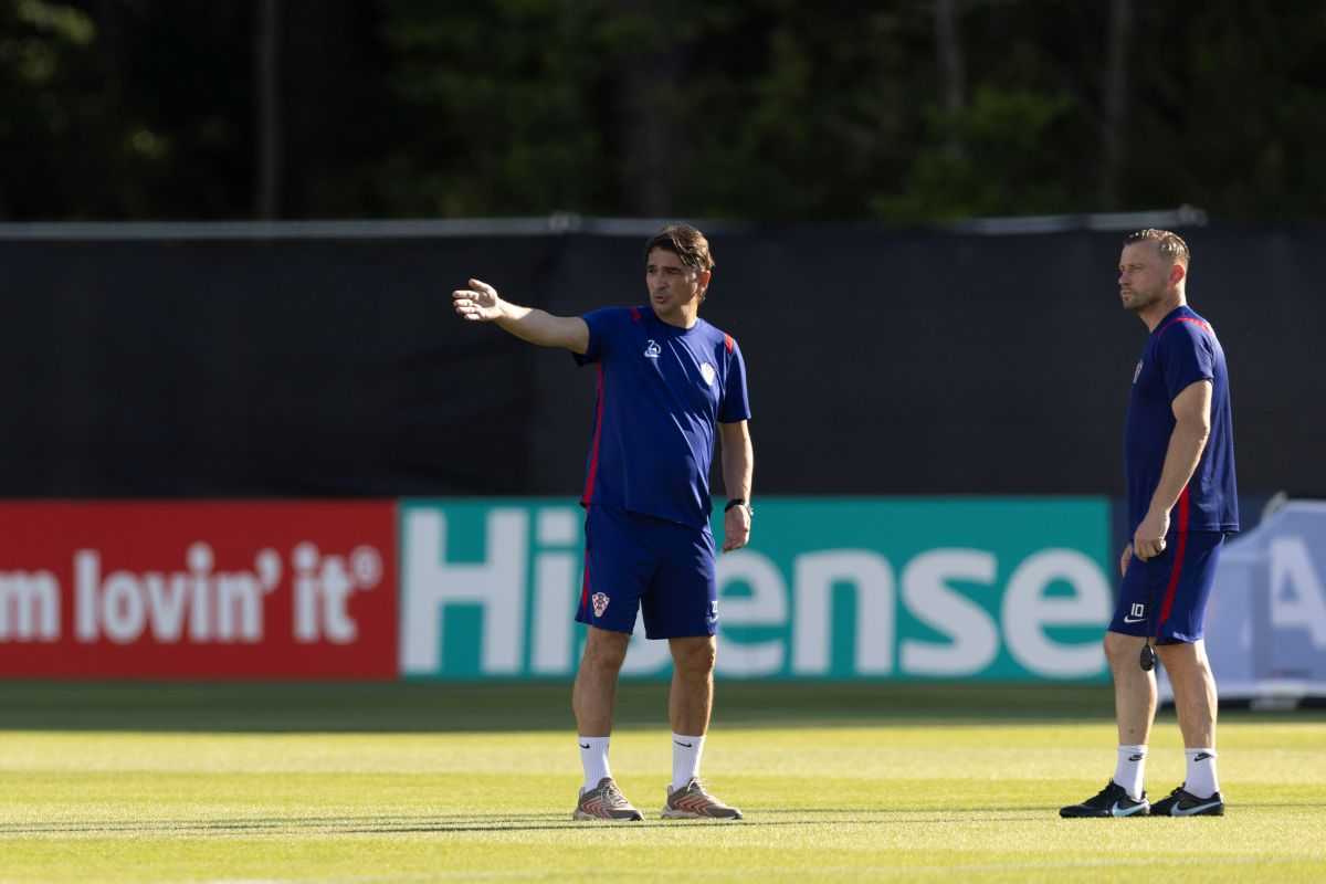 TRENING UZ ZVUKE TAMBURAŠA: Vatrene na prvom treningu pratilo 800 gledatelja, pjevala se i Thomsonova "Lijepa li si...
