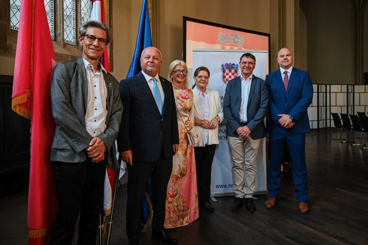 U ZÜRICHU OBILJEŽEN DAN DRŽAVNOSTI RH: Put koji je Hrvatska prošla nije bio lagan! U ZÜRICHU OBILJEŽEN DAN DRŽAVNOSTI RH: Put koji je Hrvatska prošla nije bio lagan!