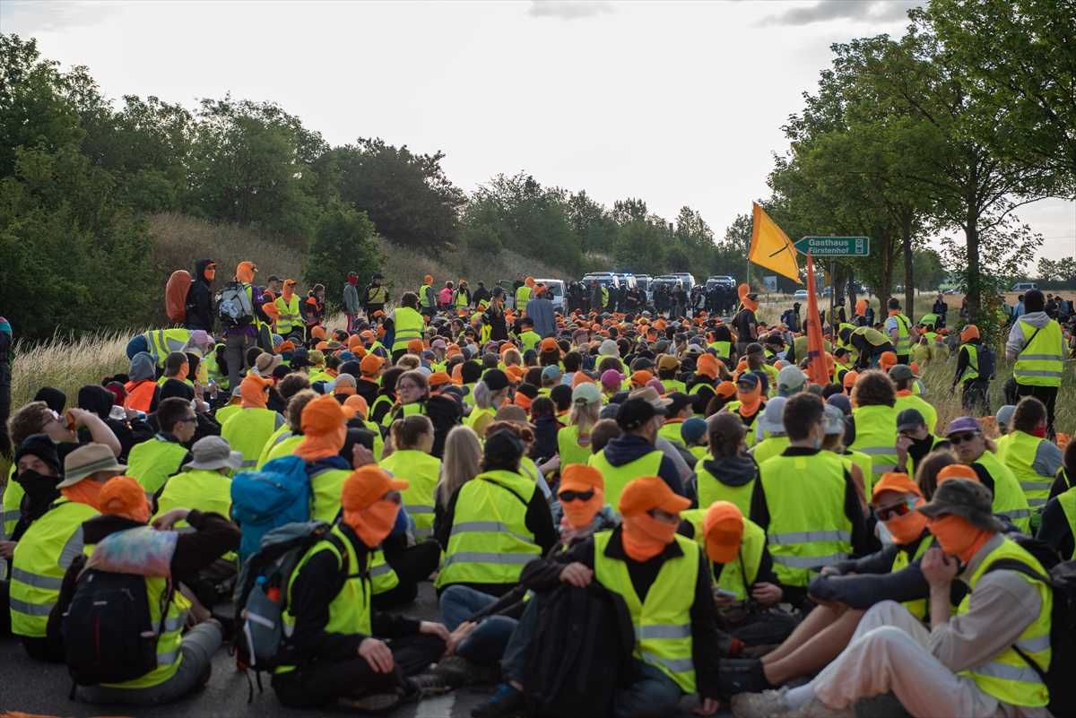 "NEĆEMO TOLERIRATI...": Tisuće na ulicama njemačkog grada na prosvjedu protiv AfD-a, došlo i do sukoba "NEĆEMO TOLERIRATI...": Tisuće na ulicama njemačkog grada na prosvjedu protiv AfD-a, došlo i do sukoba