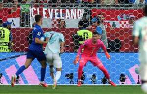 HRVATSKA IDE DOMA: Portugal uz čudne sudačke odluke s 2:1 savladao Vatrene