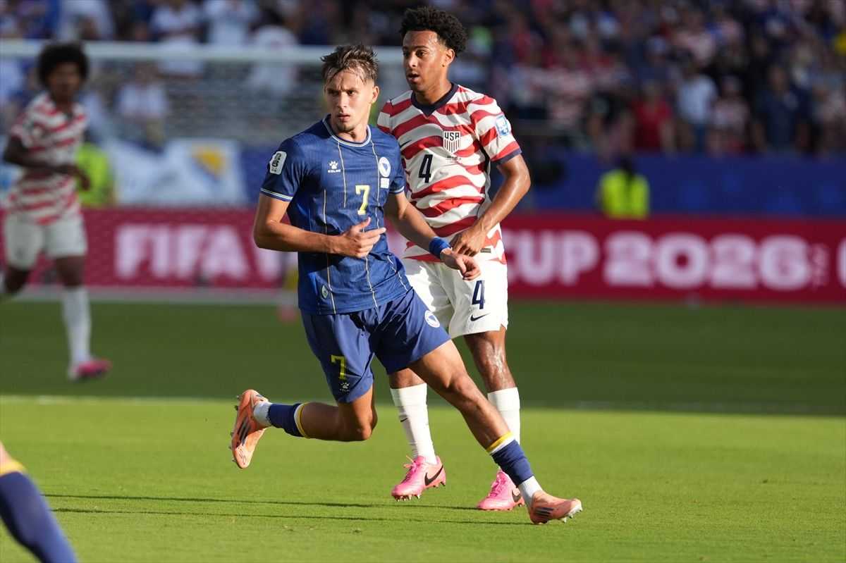 "ZMAJEVI" MORAJU DOMA: Amerikanci u povijesnoj utakmici s 2:0 savladali BiH "ZMAJEVI" MORAJU DOMA: Amerikanci u povijesnoj utakmici s 2:0 savladali BiH