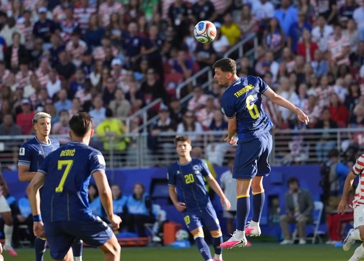 "ZMAJEVI" MORAJU DOMA: Amerikanci u povijesnoj utakmici s 2:0 savladali BiH "ZMAJEVI" MORAJU DOMA: Amerikanci u povijesnoj utakmici s 2:0 savladali BiH