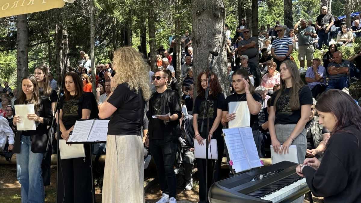 PORUKA S DIVINA GROBA: BiH je prije svega onih koji su roda Dive Grabovčeve PORUKA S DIVINA GROBA: BiH je prije svega onih koji su roda Dive Grabovčeve