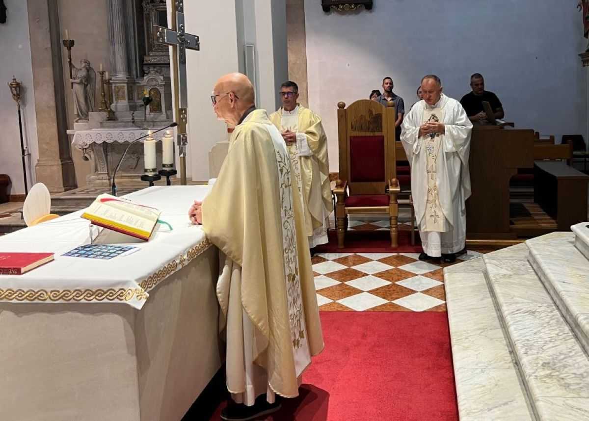 IMOTSKI: Fra Nediljko Brečić proslavio zlatni jubilej – 50 godina misništva IMOTSKI: Fra Nediljko Brečić proslavio zlatni jubilej – 50 godina misništva