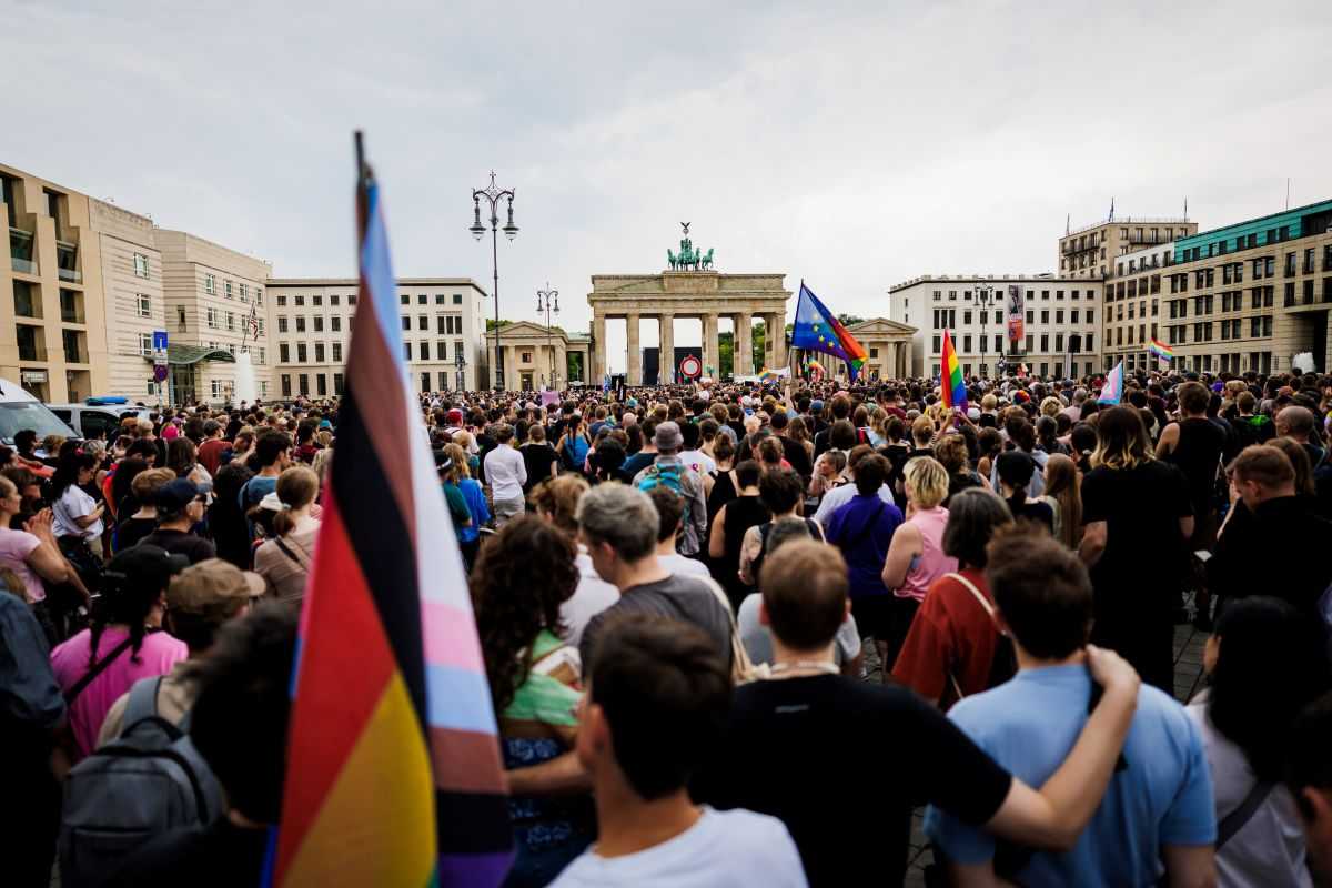 BERLIN: Abdul Ballout, osumnjičeni napadač na Povorku ponosa, ubijen u okršaju s policijom BERLIN: Abdul Ballout, osumnjičeni napadač na Povorku ponosa, ubijen u okršaju s policijom