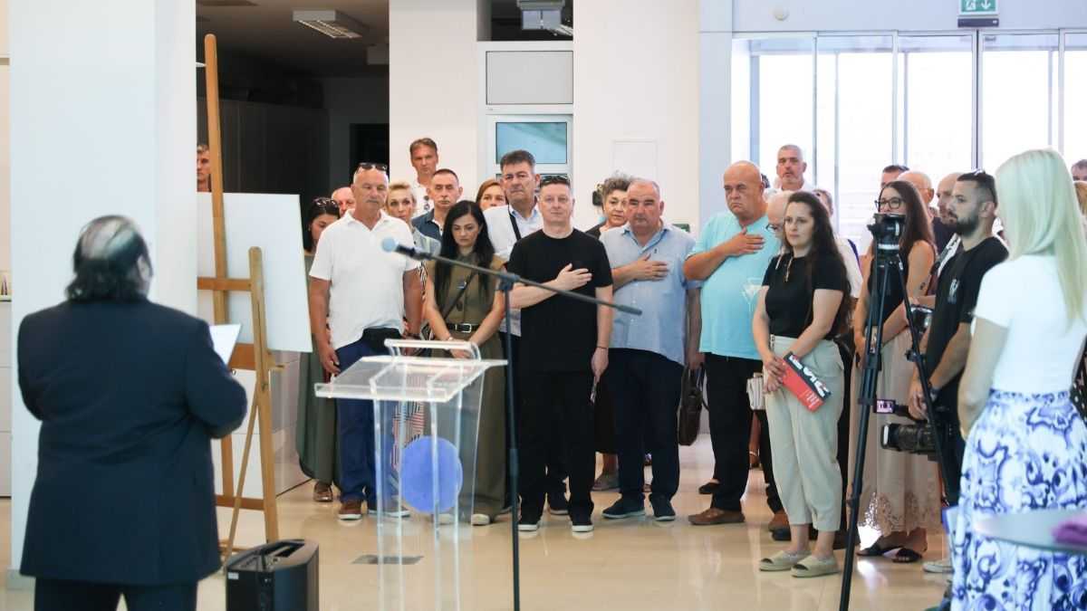 MOĆNO ORUŽJE DOMOVINSKOG RATA: General Slaven Zdilar u Splitu otvorio izložbu „Hrvatski ratni plakat 1991.-1995.”