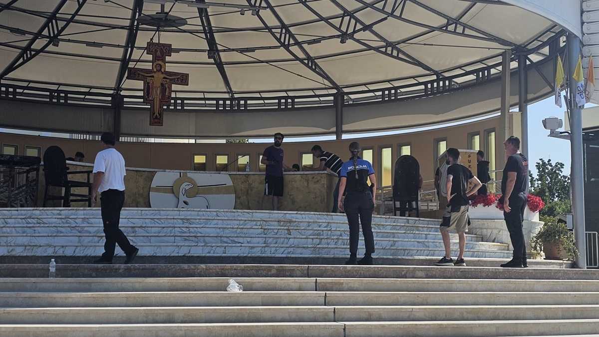 Oskrvnut Gospin kip, zapaljen vanjski oltar crkve u Međugorju