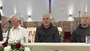 "MISLI IZ RAZGOVORA": U Drumu kod Imotskog predstavljena knjiga fra Vuka Buljana, voditelja HKM Köln "MISLI IZ RAZGOVORA": U Drumu kod Imotskog predstavljena knjiga fra Vuka Buljana, voditelja HKM Köln