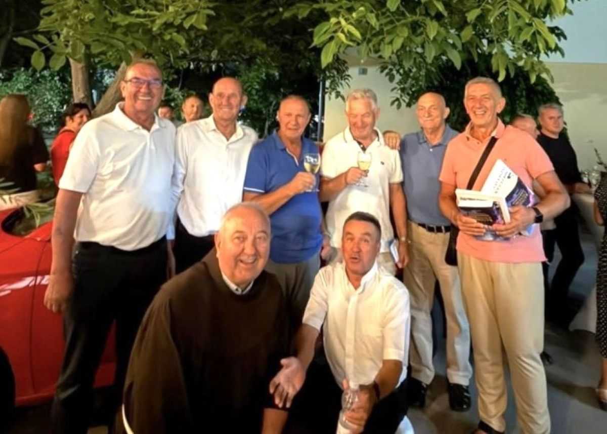 ODŽAK: Promocija knjige fra Vlade Ereša „Radosno u novi dan“ ODŽAK: Promocija knjige fra Vlade Ereša „Radosno u novi dan“