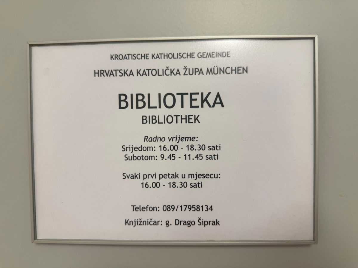 IZ BOLNICE RAVNO KNJIGAMA: Drago Šiprak (90) na usluzi svima koji vole čitati u Münchenu Biblioteka / Foto: Anamarija Andrijević