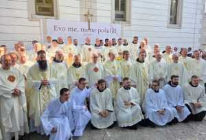 SLAVLJE U GRADCU KOD NEUMA: Fra Danijel Sentić predvodio Mladu misu i ispisao povijest svoje župe SLAVLJE U GRADCU KOD NEUMA: Fra Danijel Sentić predvodio Mladu misu i ispisao povijest svoje župe