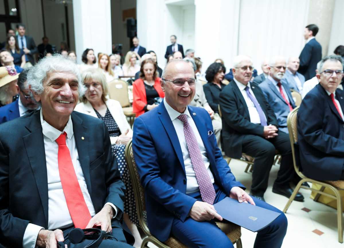 Predavanje Johna M. Martinisa "Od Komiže do kvantnog doba" / Foto: Hina