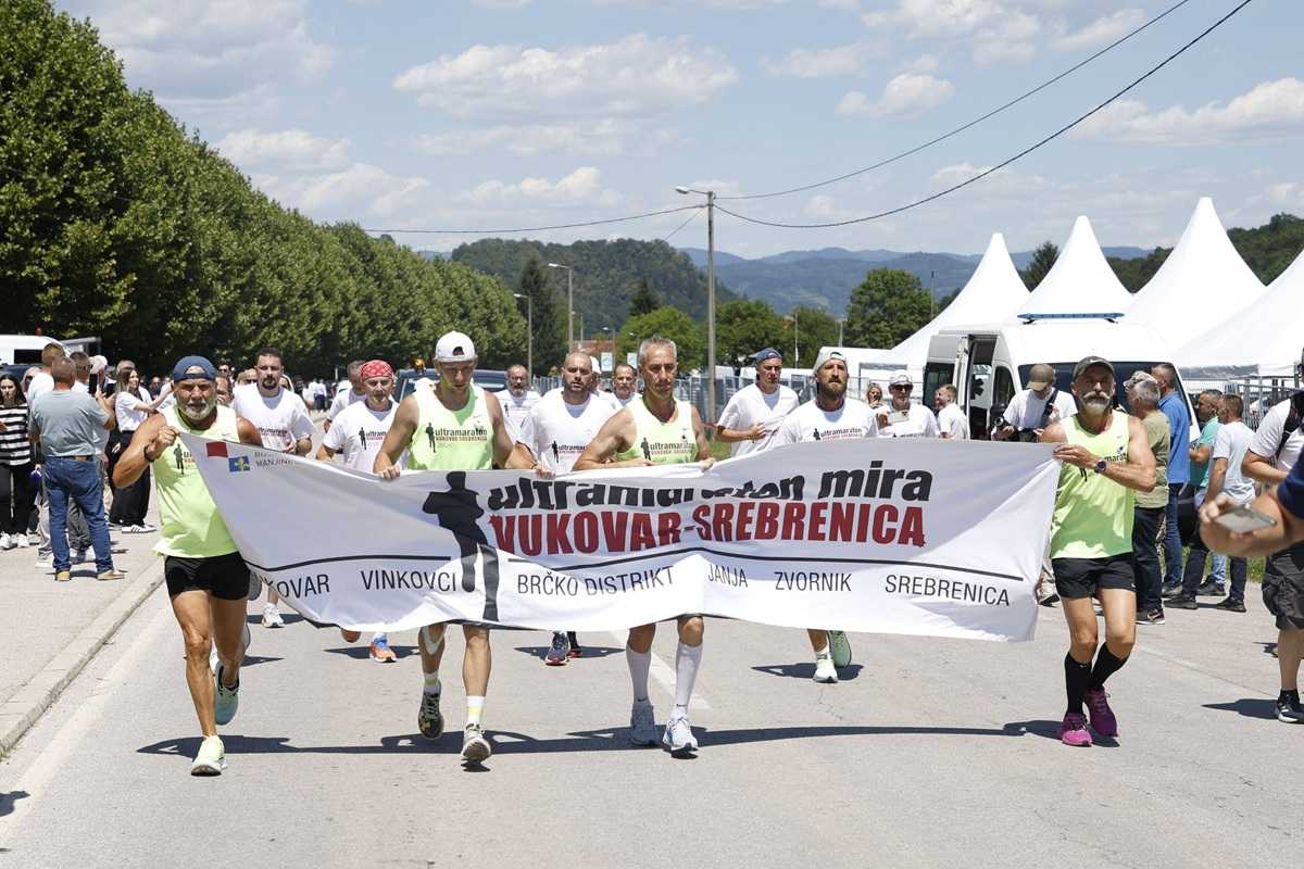 Ultramaratonci iz Vukovara stigli u Srebrenicu / Foto: Hina