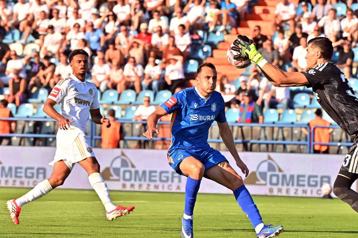 NOVI POSRTAJ SPLIĆANA: Varaždin s 2:1 savladao Hajduk, Josip Silić je obranio penal Marku Livaji